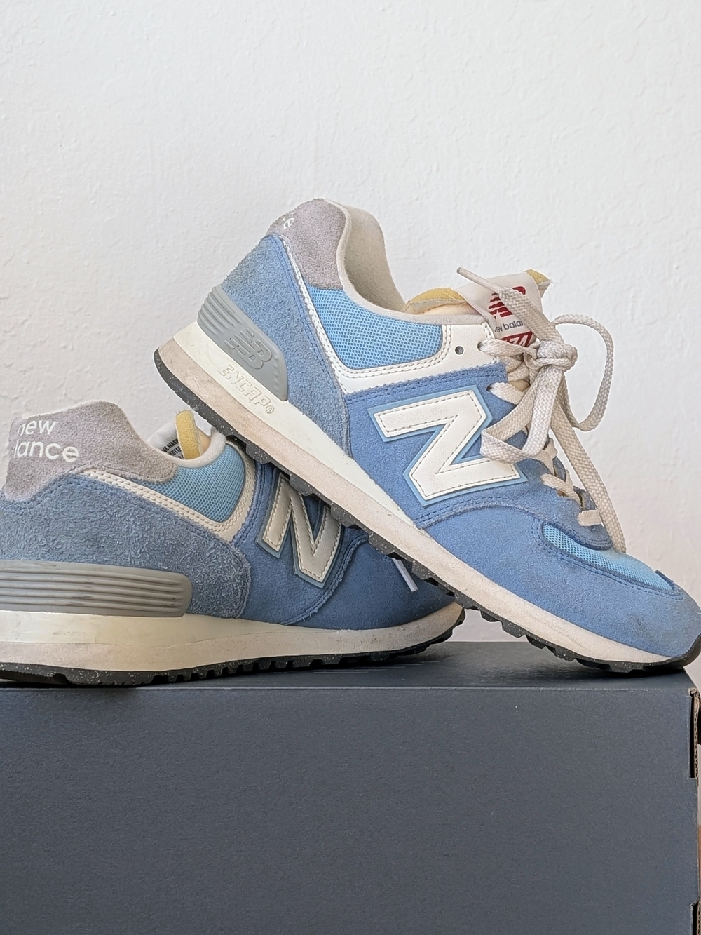 New Balance 574 Classic Sneakers in Light Blue & White Combo Sz 8 Women/ 6.5 Men